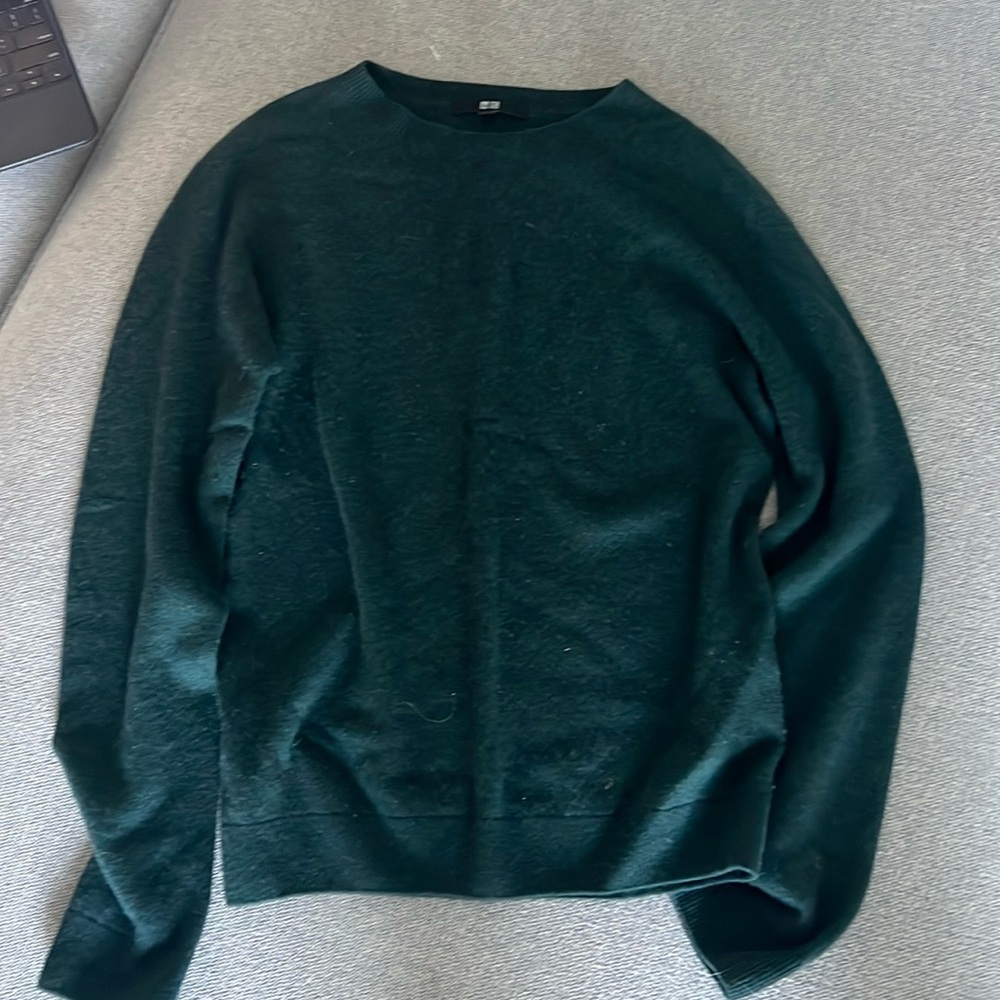Uniqlo 100% Cashmere sweater